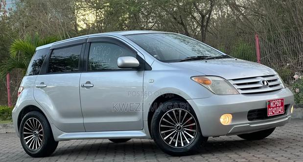 Toyota IST 2006 Silver