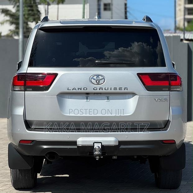 New Toyota Land Cruiser 2024 Silver