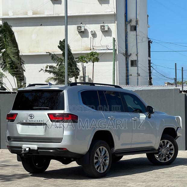New Toyota Land Cruiser 2024 Silver