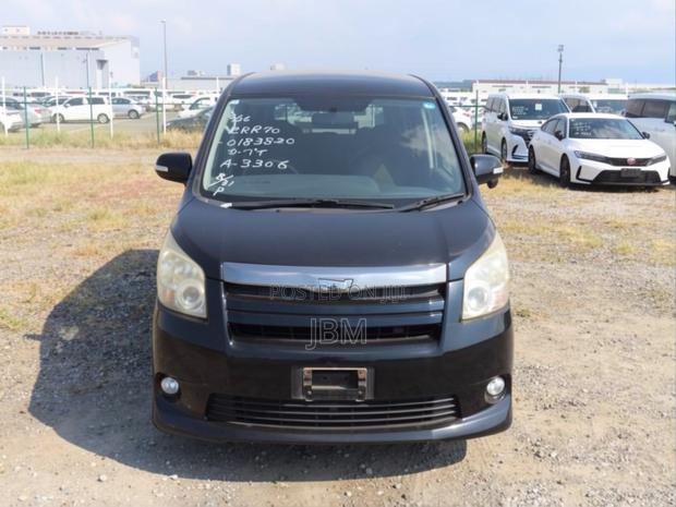 Toyota Noah 2009 Black