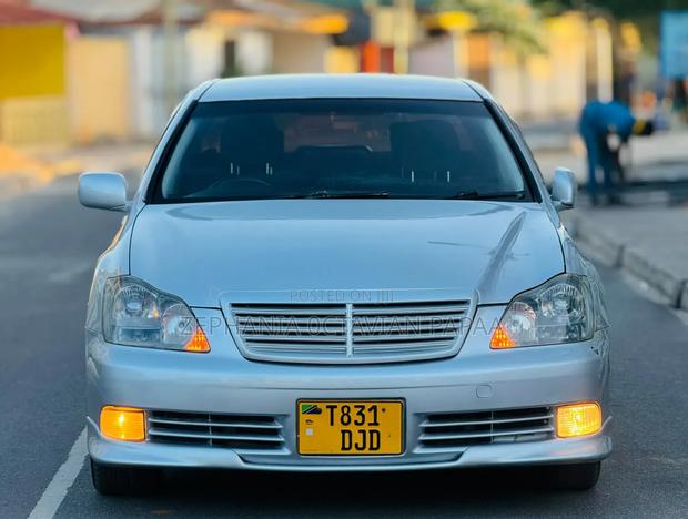 Toyota Crown 2004 Silver