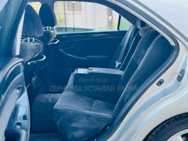 Toyota Crown 2004 Silver