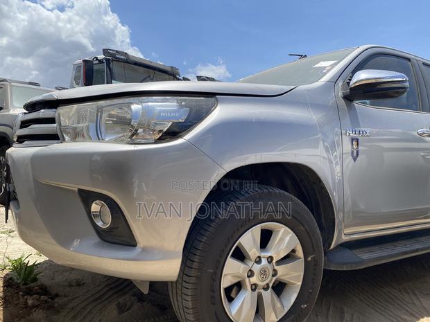 Toyota Hilux Rogue 4x4 2018 Silver