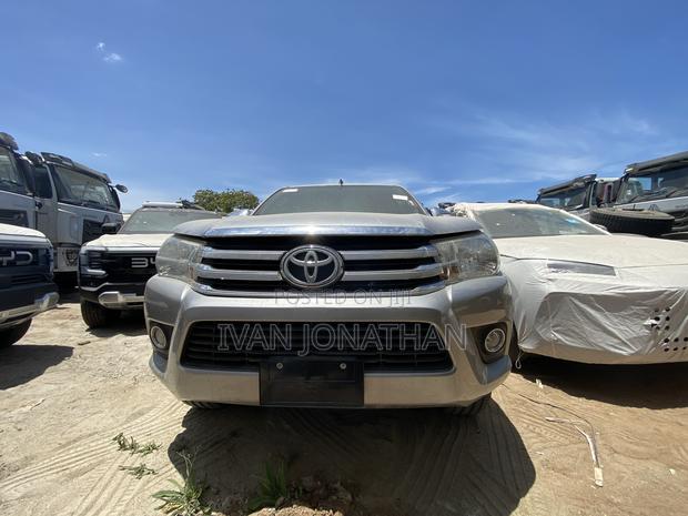 Toyota Hilux Rogue 4x4 2018 Silver