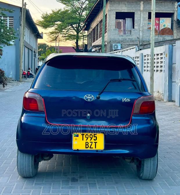 Toyota Vitz 2002 Blue