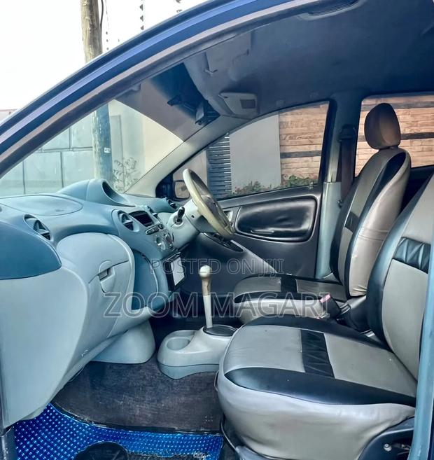 Toyota Vitz 2002 Blue