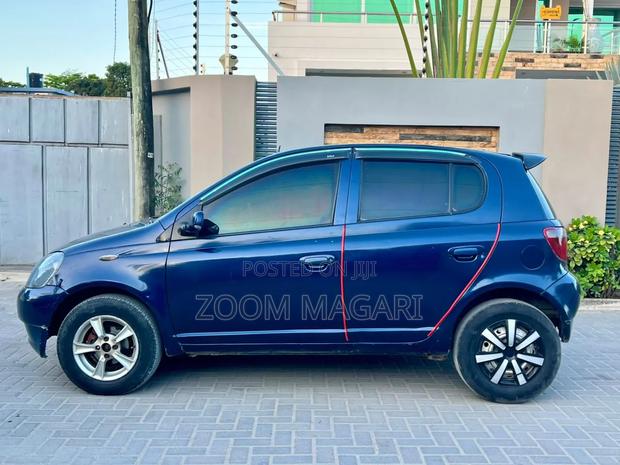 Toyota Vitz 2002 Blue