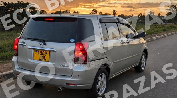 Toyota Raum 1.5 FWD 2004 Silver