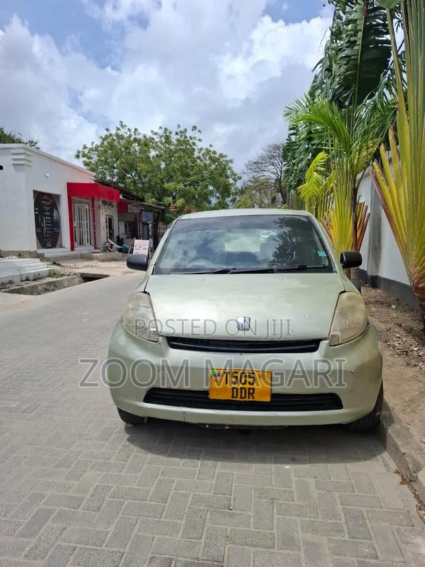 Toyota Passo 2004 Beige
