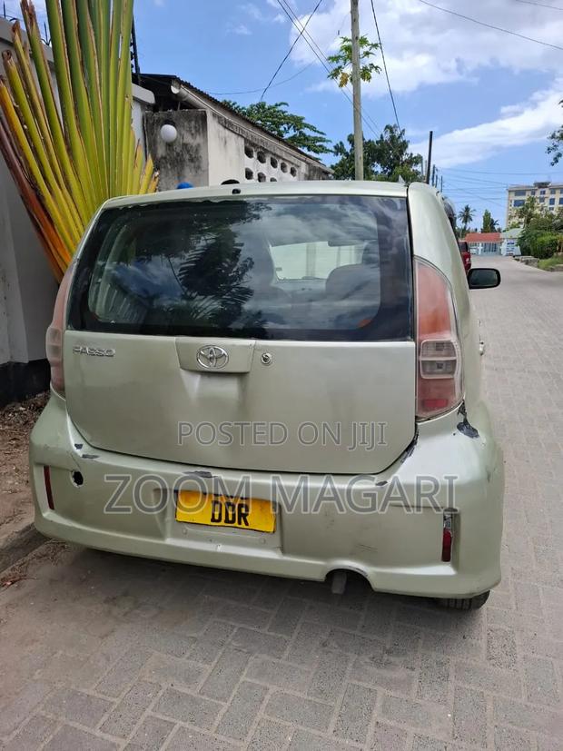 Toyota Passo 2004 Beige