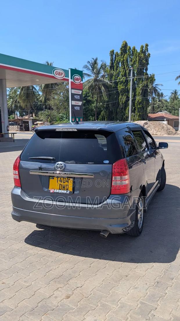 Toyota Wish 2004 Gray