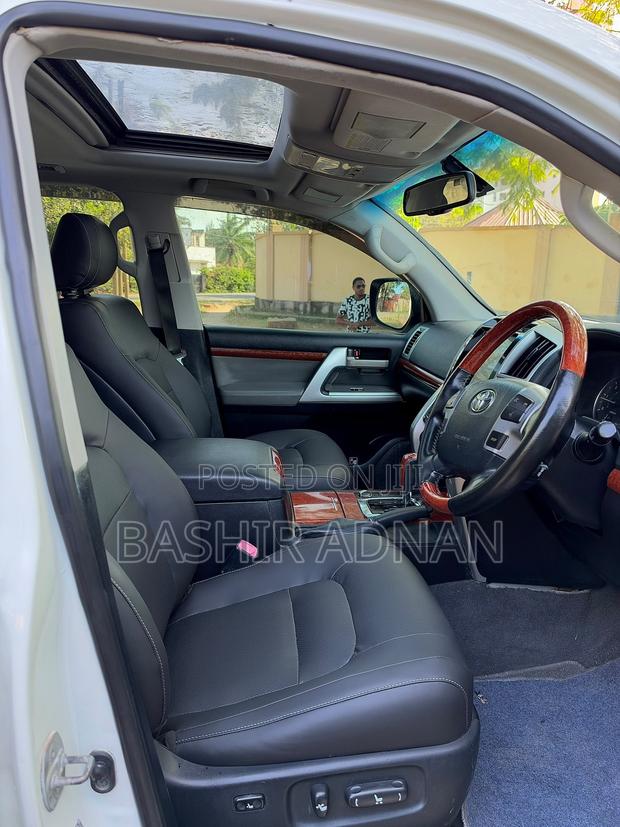 Toyota Land Cruiser 2013 White