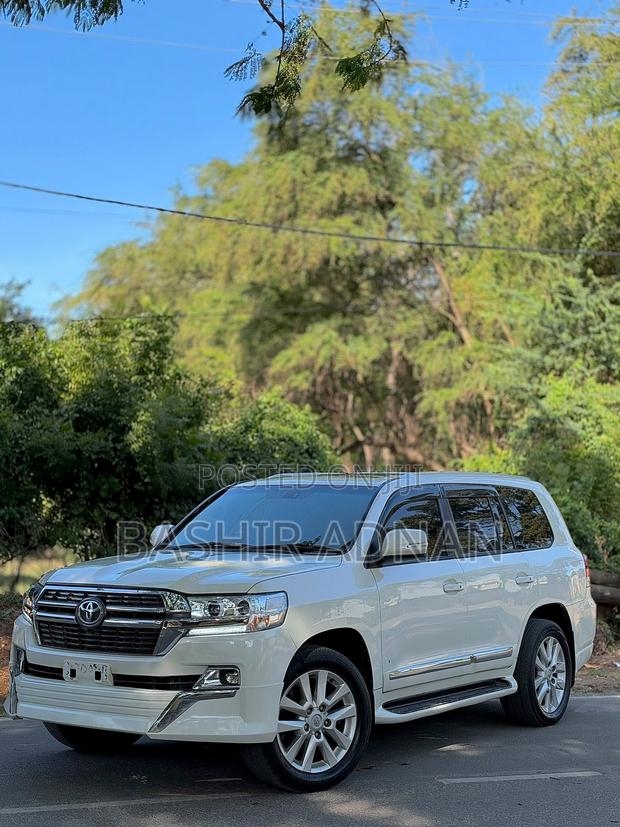 Toyota Land Cruiser 2013 White
