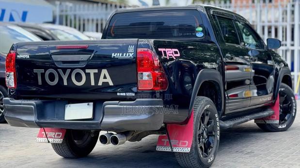 Toyota Hilux 2018 Black