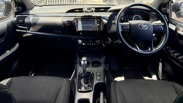 Toyota Hilux 2018 Black