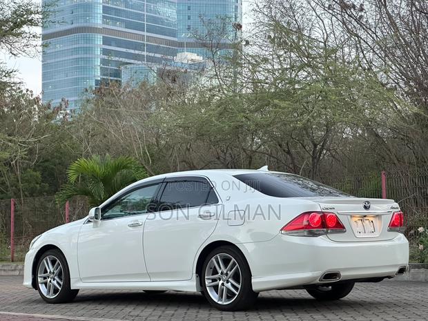 Toyota Crown 2011 White