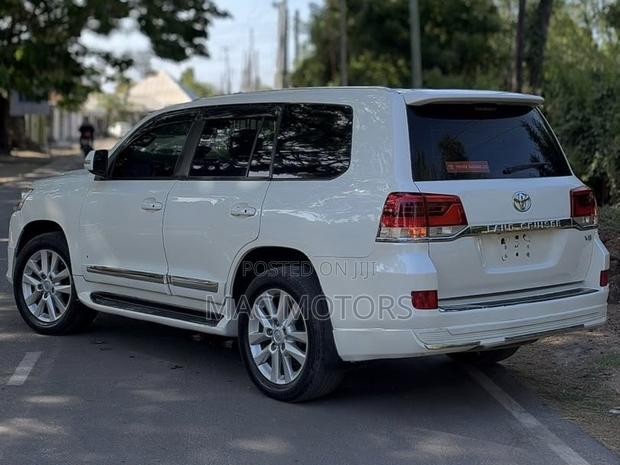 Toyota Land Cruiser 2013 White