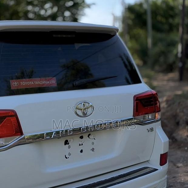 Toyota Land Cruiser 2013 White