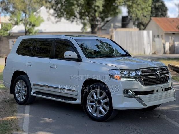 Toyota Land Cruiser 2013 White