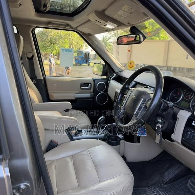 Land Rover Discovery 2009 Gray