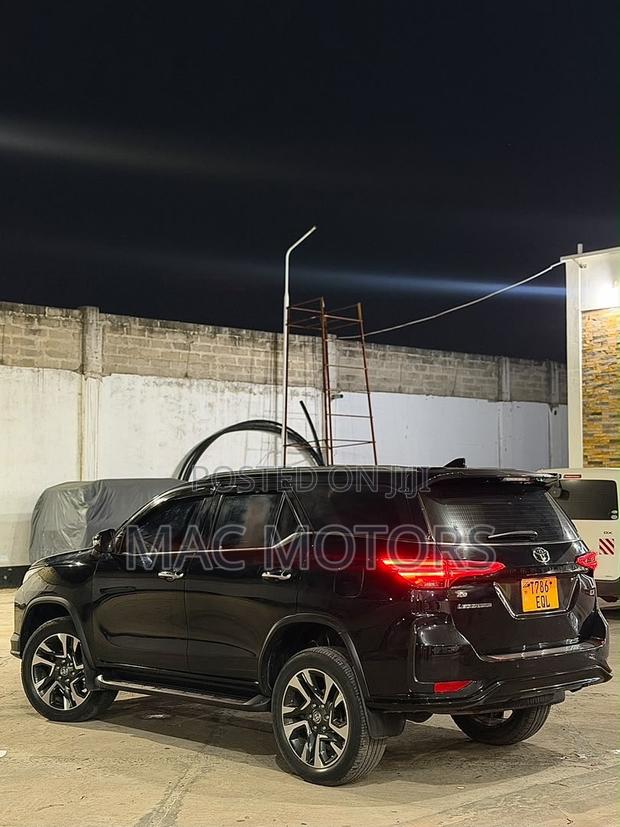 Toyota Fortuner 2.8 D AWD 2023 Black