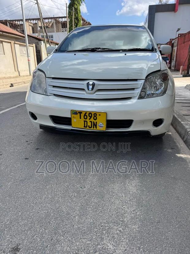 Toyota IST 2006 Silver