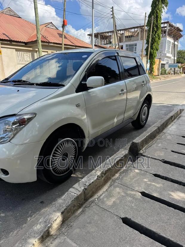 Toyota IST 2006 Silver