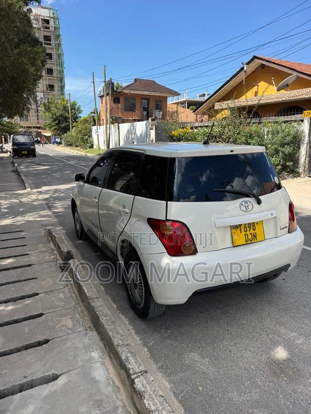 Toyota IST 2006 Silver