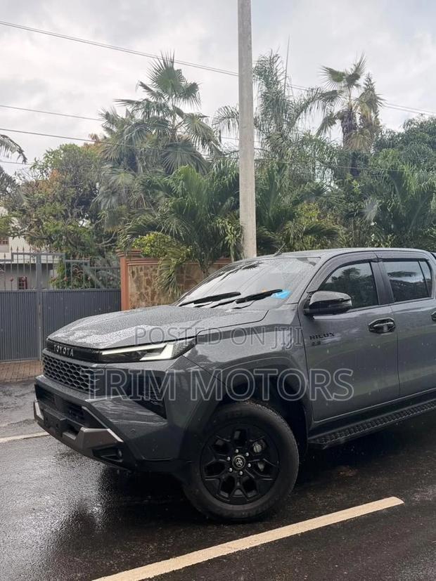 New Toyota Hilux 2026 Red