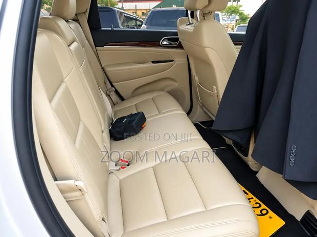 Jeep Grand Cherokee 2006 Gold