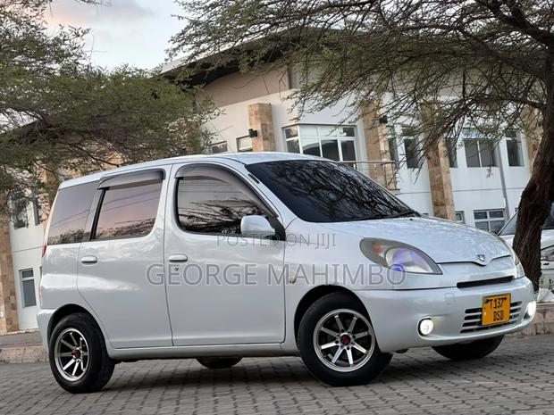 Toyota Fun Cargo 2001 White