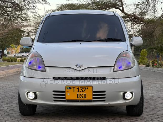 Toyota Fun Cargo 2001 White