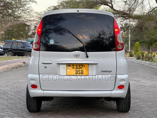 Toyota Fun Cargo 2001 White