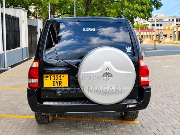 Mitsubishi Pajero 2004 Black
