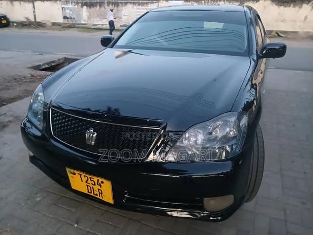 Toyota Crown 2004 Black