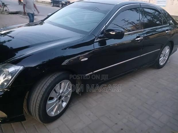 Toyota Crown 2004 Black