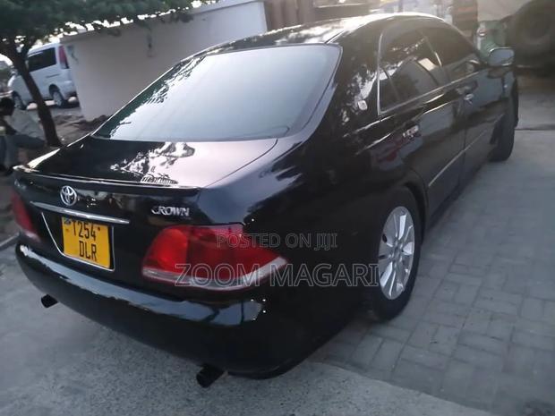 Toyota Crown 2004 Black