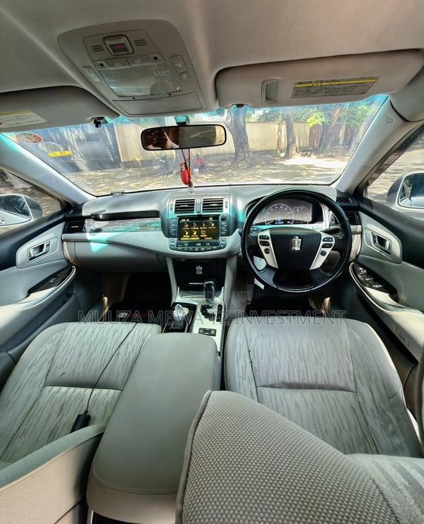 Toyota Crown 2011 Silver