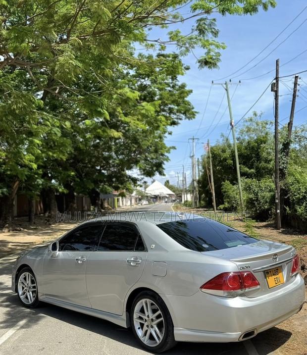 Toyota Crown 2011 Silver