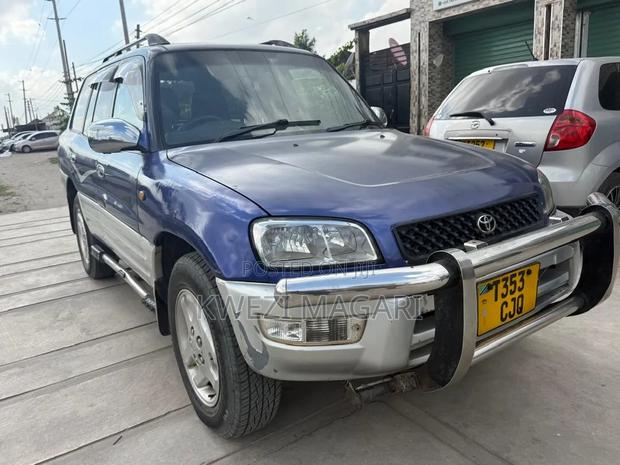 Toyota RAV4 1997 Blue
