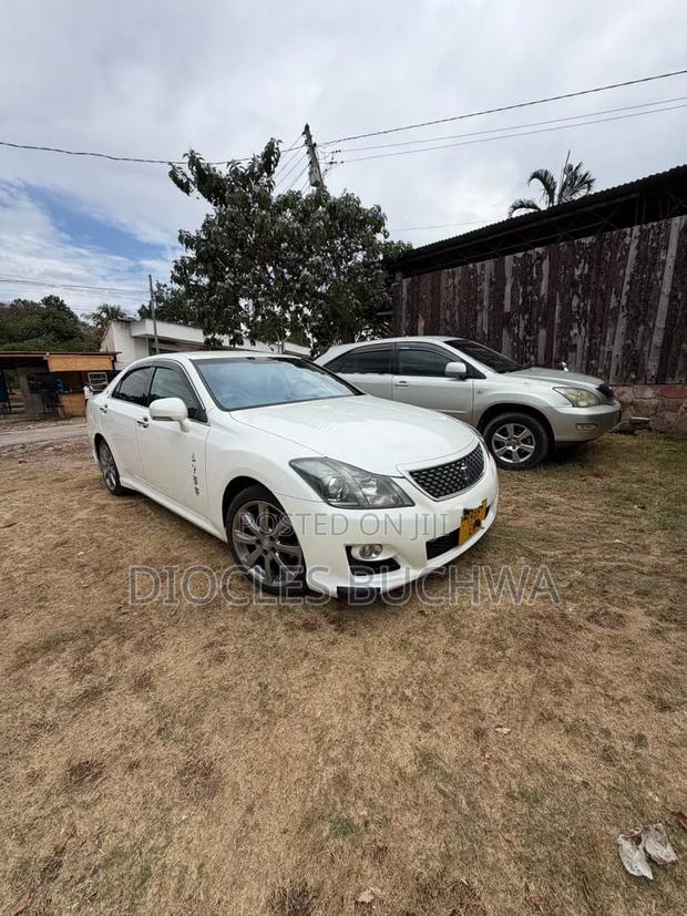 Toyota Crown 2009 White