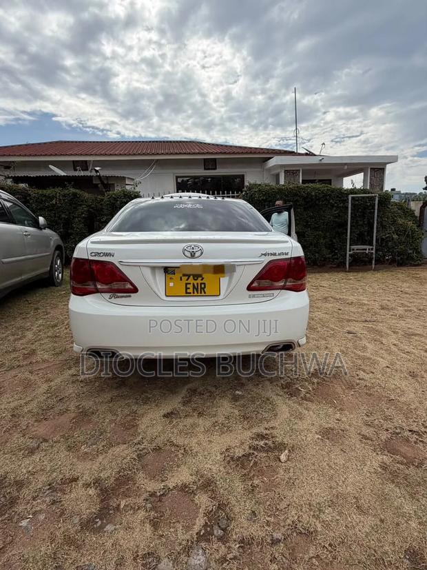 Toyota Crown 2009 White