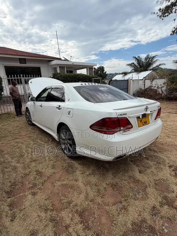 Toyota Crown 2009 White