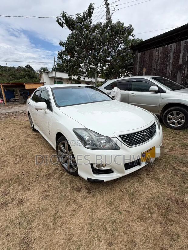 Toyota Crown 2009 White