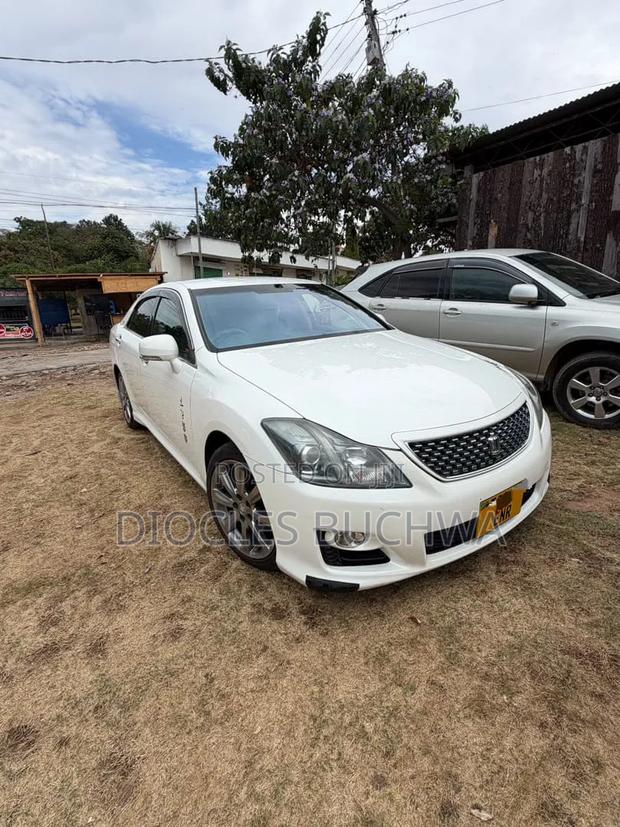 Toyota Crown 2009 White