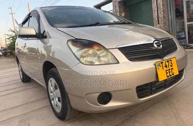 Toyota Corolla Spacio 2002 Gold