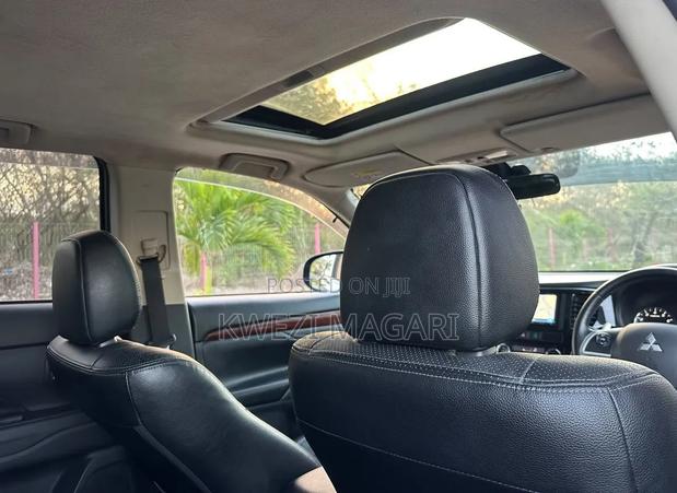 Mitsubishi Outlander 2012 Black