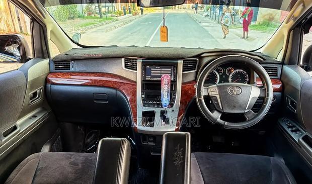 Toyota Vellfire 2010 Black