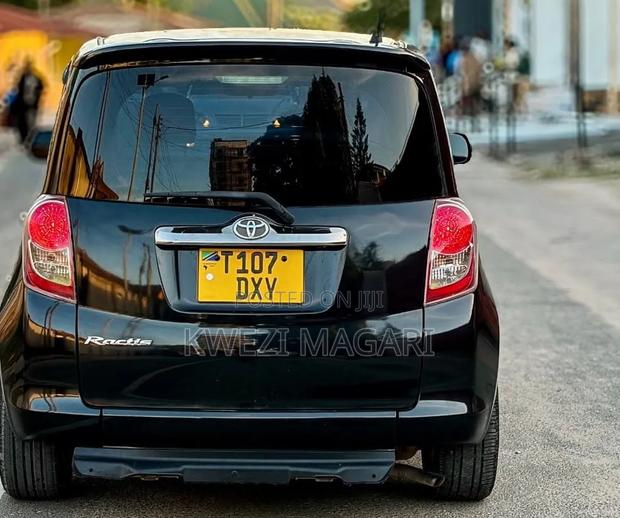 Toyota Ractis 2010 Black