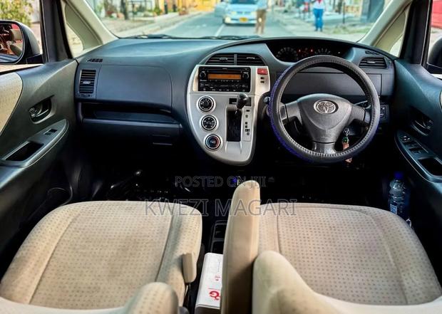 Toyota Ractis 2010 Black